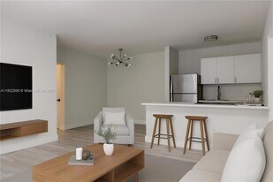 10190 E Bay Harbor Dr, Unit 4E in Bay Harbor Islands, FL - Building Photo