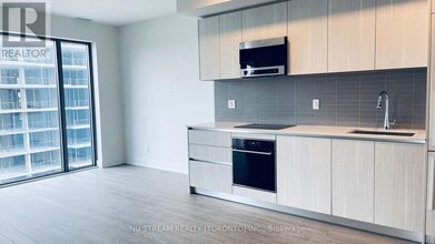 8 Cumberland St in Toronto, ON - Building Photo - Building Photo