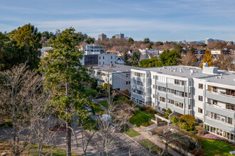 Park Blvd Apartments in Victoria, BC - Building Photo - Building Photo