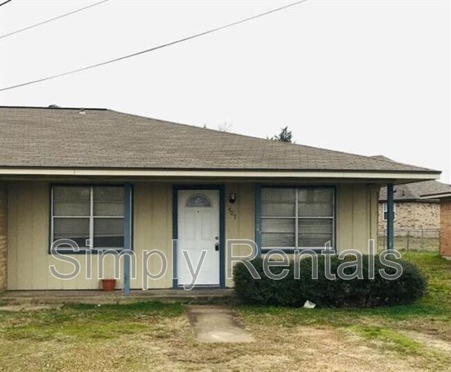 407 Maple St in Commerce, TX - Building Photo - Building Photo