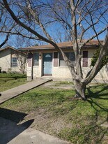 1907 Pine Tree Dr, Unit B in Bryan, TX - Building Photo