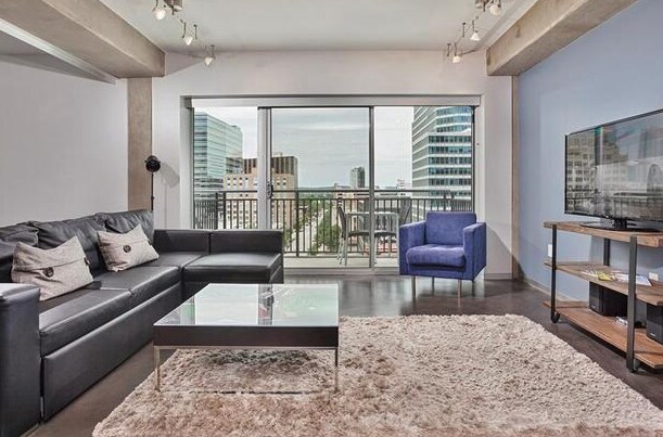 800 Brazos St in Austin, TX - Building Photo