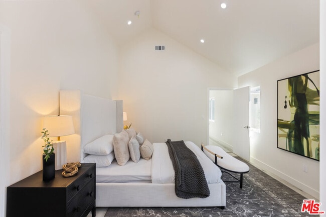 property at 3827 S Victoria Ave