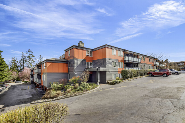 7021 Sand Point Way NE, Unit B213 in Seattle, WA - Foto de edificio - Building Photo