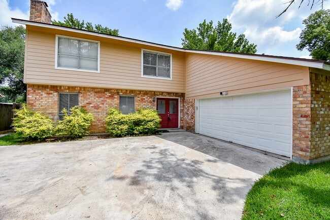 property at 2110 Hilton Head Dr