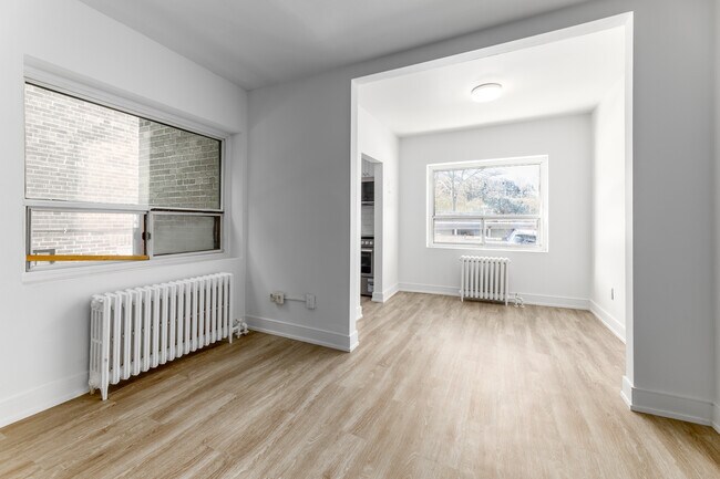 1650 Bathurst in Toronto, ON - Building Photo - Interior Photo