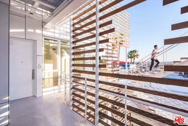property at 935 N San Vicente Blvd
