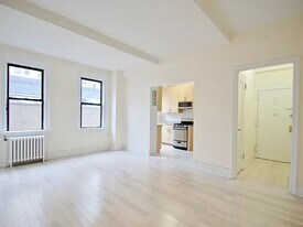 639 W 173rd St, Unit apt4B in New York, NY - Building Photo