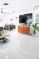 1001 NE 10th St in Hallandale Beach, FL - Building Photo