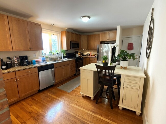 78 Ten Hills Rd, Unit 1