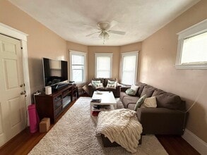 42 Gibbens St in Somerville, MA - Foto de edificio - Building Photo