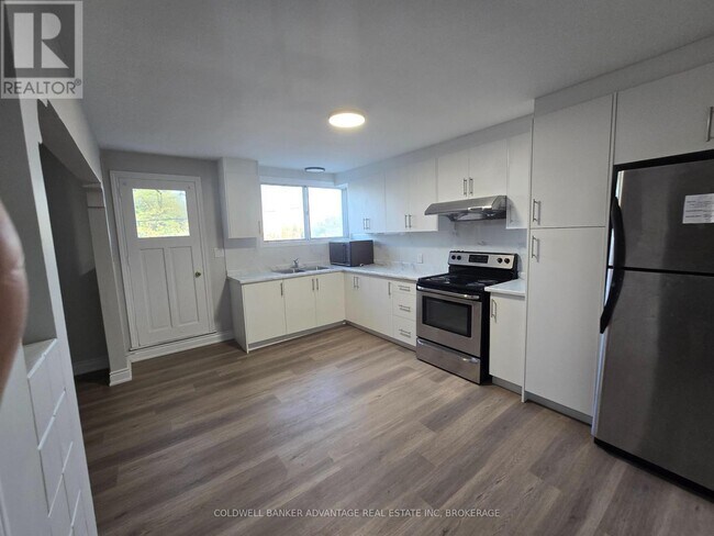 936 E Main St in Welland, ON - Building Photo - Building Photo