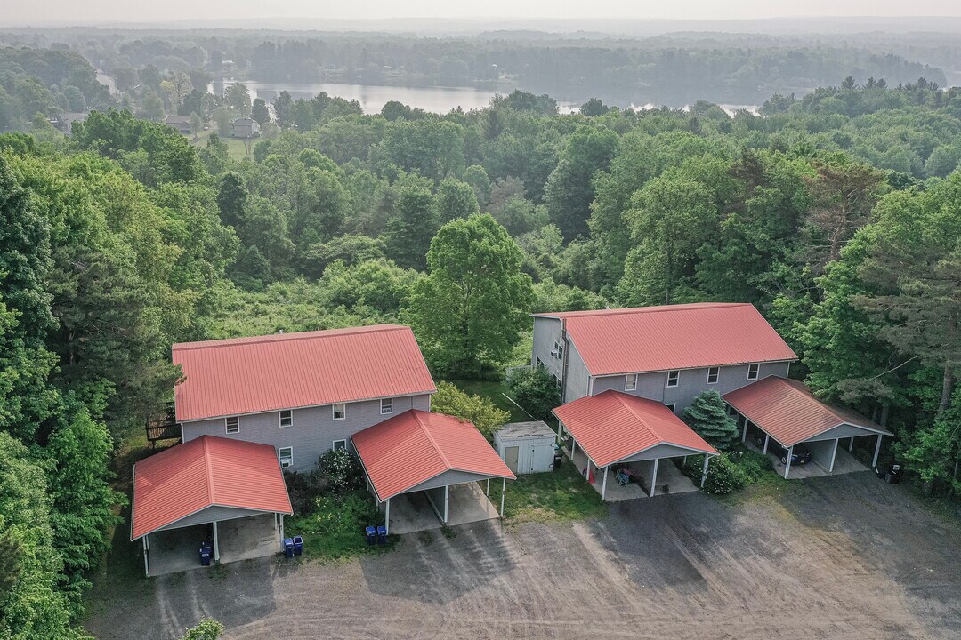 90 Riggs Dr in Potsdam, NY - Building Photo