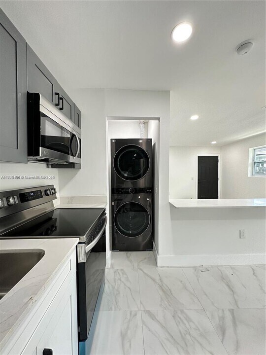 1441 NW 34th St in Miami, FL - Building Photo