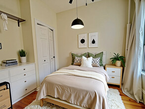 32 Irving St, Unit 2 in Boston, MA - Foto de edificio - Building Photo