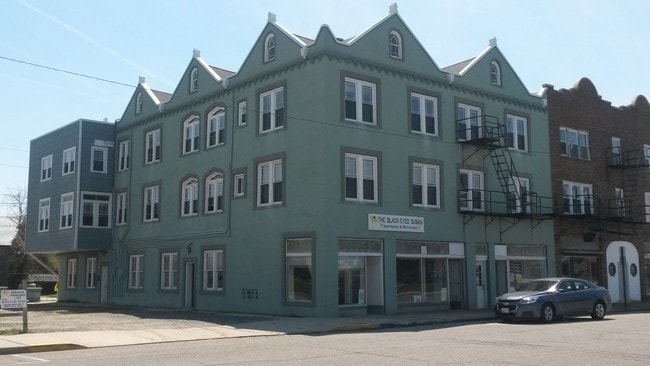 523-529 W Main St in Crisfield, MD - Foto de edificio - Building Photo