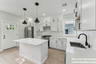 47 Brackett St, Unit 2 in Boston, MA - Building Photo - Building Photo