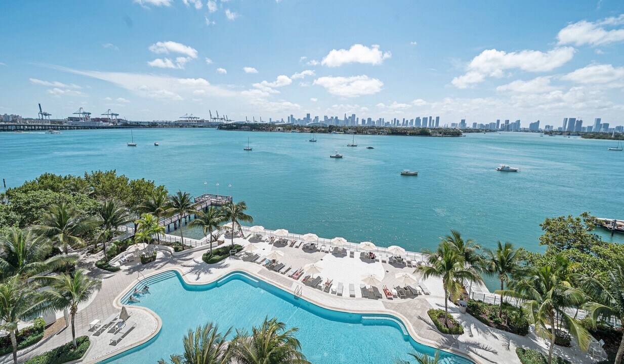 910 West Ave, Unit 800 in Miami Beach, FL - Building Photo