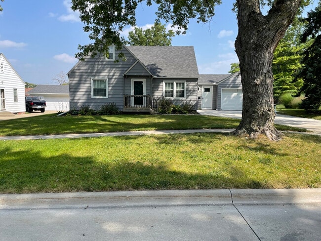 property at 407 SW Logan St