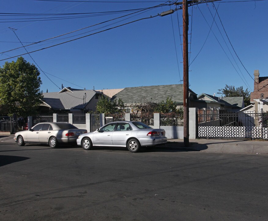 1233 Kenmore Ave in Los Angeles, CA - Building Photo