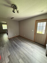 650 Crest Dr in Heath, OH - Foto de edificio - Building Photo