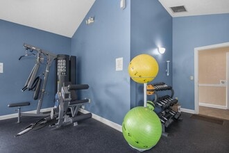 Columbia Woods Apartments in Norton, OH - Foto de edificio - Building Photo