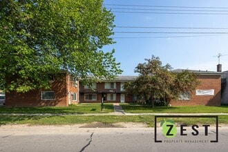 Redford Square Apartments in Detroit, MI - Foto de edificio - Building Photo