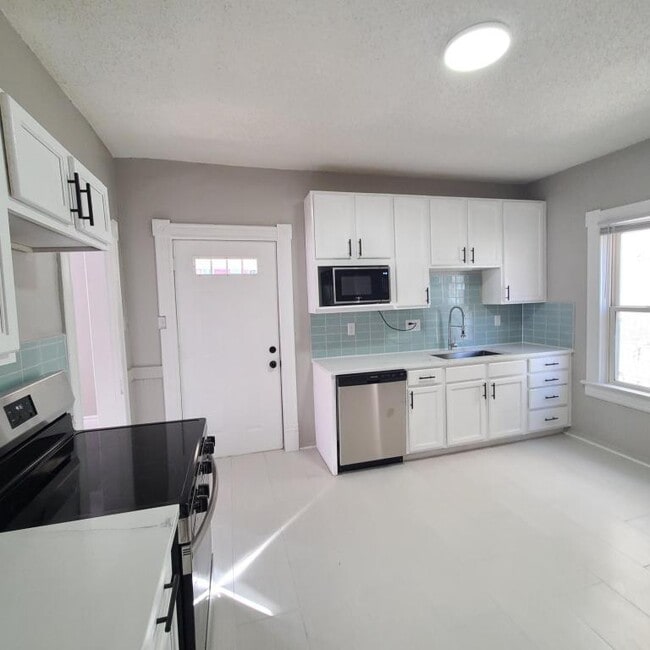 property at 1021 Dearborn St