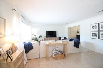 2046 NW 19th Ln in Gainesville, FL - Building Photo - Building Photo