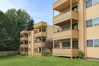 North Hill Apartments in Tukwila, WA - Building Photo - Building Photo