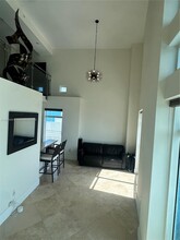 7600 Collins Ave in Miami Beach, FL - Building Photo - Building Photo