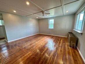21 Kohlmeyers Ln in Pittsburgh, PA - Building Photo - Building Photo