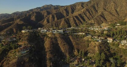 2239 N Frederic St, Unit Loft with views in Burbank, CA - Building Photo - Building Photo