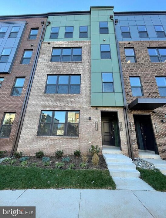 4161 Red Mulberry Dr in Fairfax, VA - Building Photo