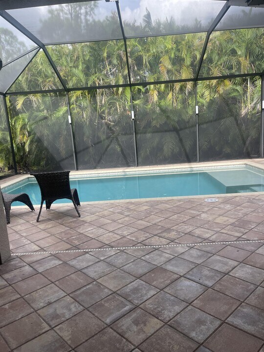 9251 Isla Bella Cir in Bonita Springs, FL - Building Photo