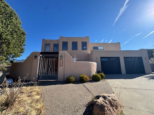 property at 5024 Calle de Tierra NE