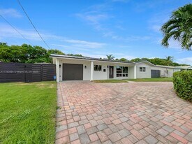 2741 NE 53rd Ct in Lighthouse Point, FL - Building Photo