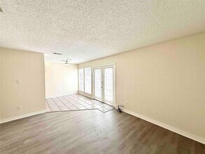 10802 Lambert Cir in Austin, TX - Building Photo - Building Photo