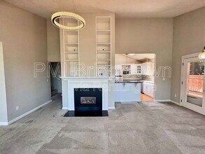 11731 SW 41st Ave in Portland, OR - Foto de edificio - Building Photo