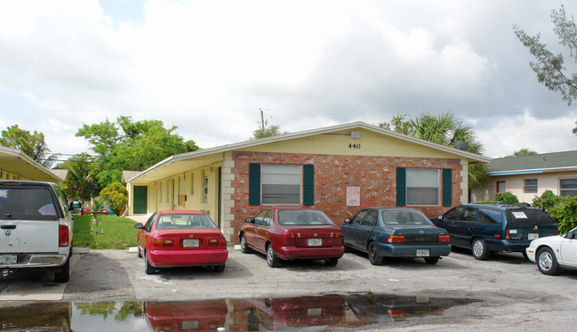 430-440 NW 40th Ct in Fort Lauderdale, FL - Building Photo - Building Photo