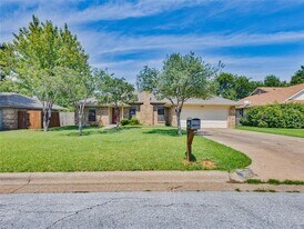 705 Oak Ln in Grapevine, TX - Building Photo