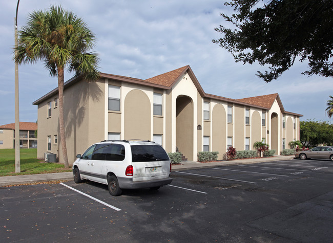 Summerset Apartments in Melbourne, FL - Foto de edificio - Building Photo