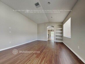 1227 Nashville Dr in Wesley Chapel, FL - Foto de edificio - Building Photo