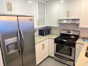 4702 Fulton Ave, Unit 302 in Sherman Oaks, CA - Building Photo - Building Photo
