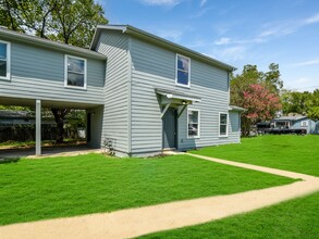 6121 Ponca St in Austin, TX - Foto de edificio - Building Photo