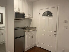 11504 Rochester Ave, Unit 11504.5