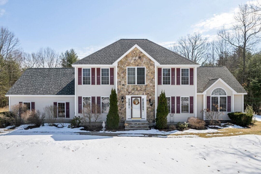 20 Ordway Ln in Kingston, NH - Foto de edificio