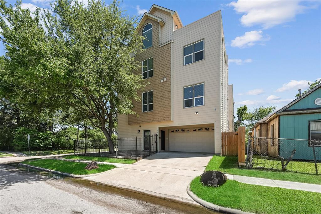 210 Cordell St in Houston, TX - Building Photo