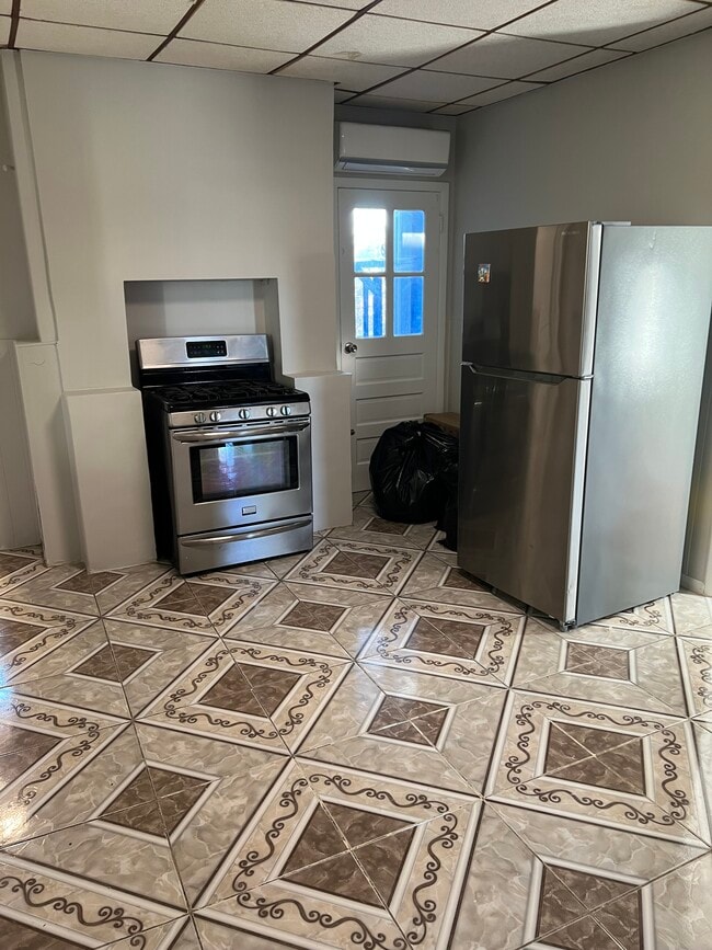 13 Clover St in Newark, NJ - Foto de edificio - Building Photo