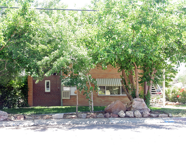 1800 S Grove St in Denver, CO - Foto de edificio - Building Photo